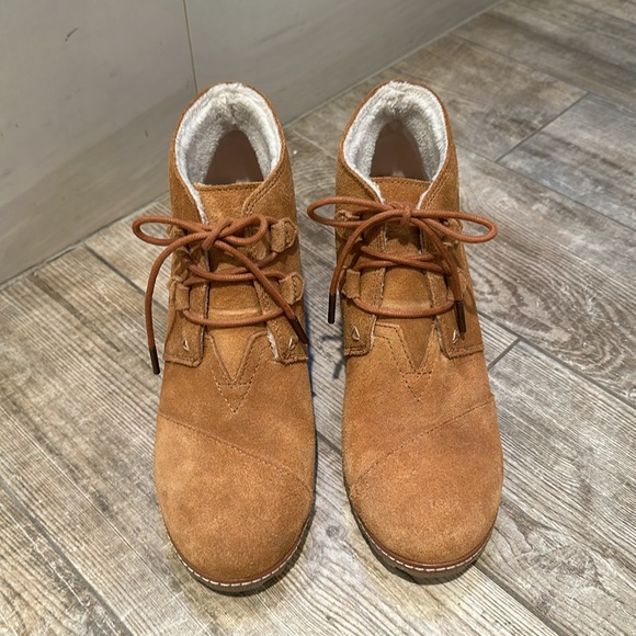 TOM’s Suede Booties, caramel brown, size 8.5 - Picture 2 of 5